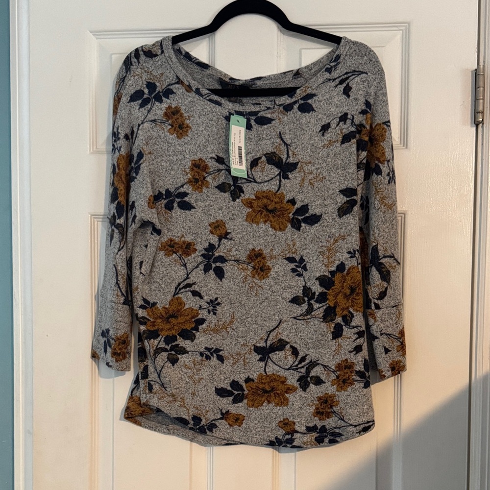 41 Hawthorn Gray Floral Long Sleeve Sweater Top